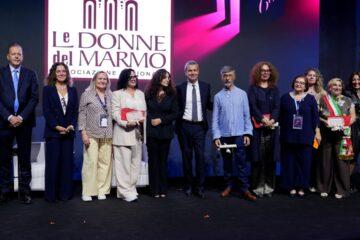 Le Donne del Marmo festeggiano 20 anni e premiano lo scultore Benvenuto Saba