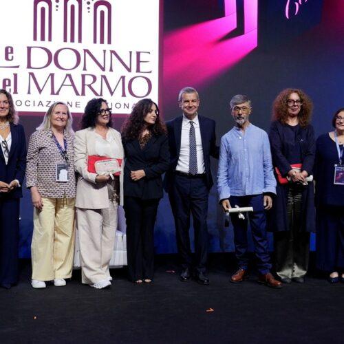 Le Donne del Marmo festeggiano 20 anni e premiano lo scultore Benvenuto Saba