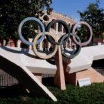 Monumento anelli olimpici davanti all'Arena di Verona: Marmomac and the City